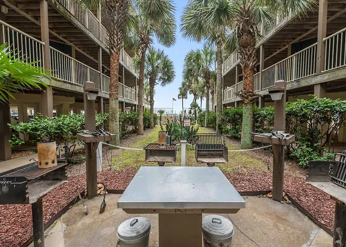 Apartment New! Private Patio And Stunning Views! *