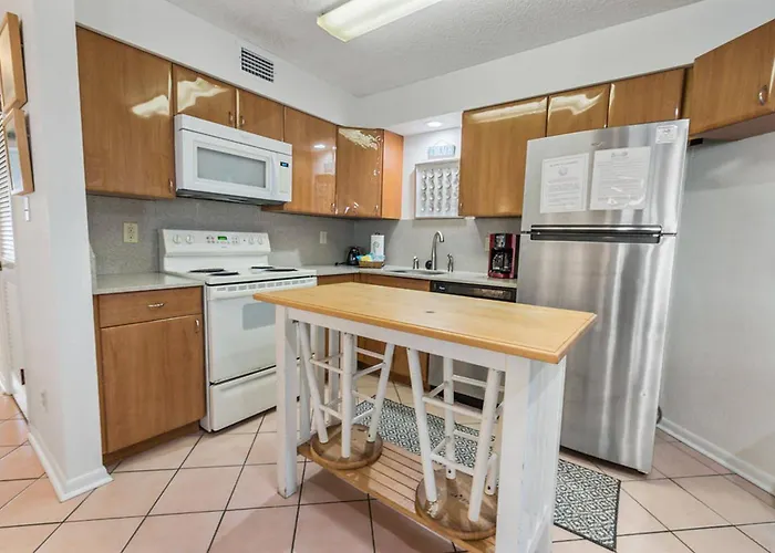 Apartment New! Private Patio And Stunning Views! *