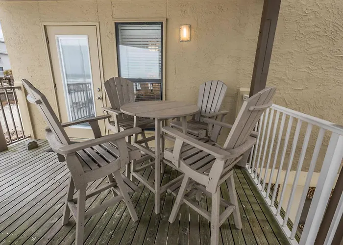 New! Private Patio And Stunning Views! Apartment