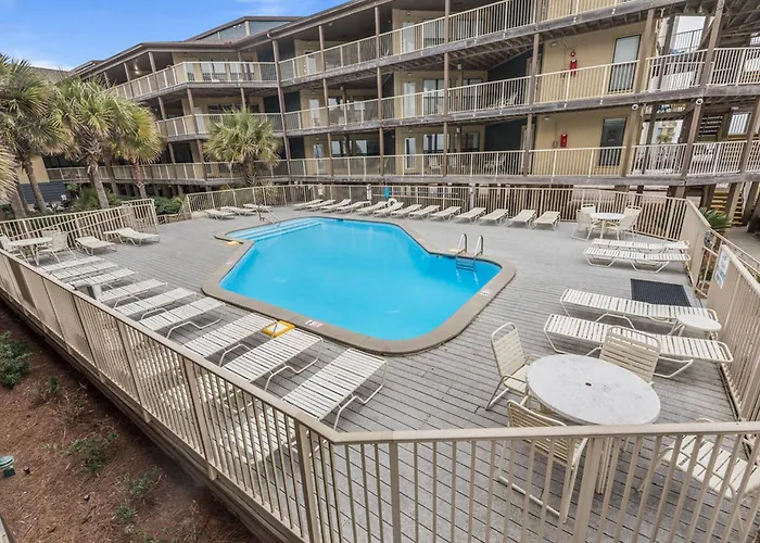Apartment New! Private Patio And Stunning Views!